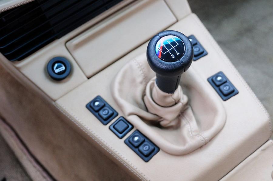  BMW M5 1988 года  (фото 26 из 47)